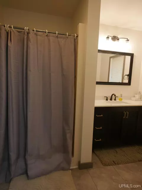 Bath - 20888 3rd, Hancock, MI 49930 photo 2 of 5