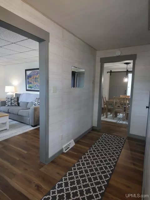 Entry Way - 20888 3rd, Hancock, MI 49930 photo 2 of 8