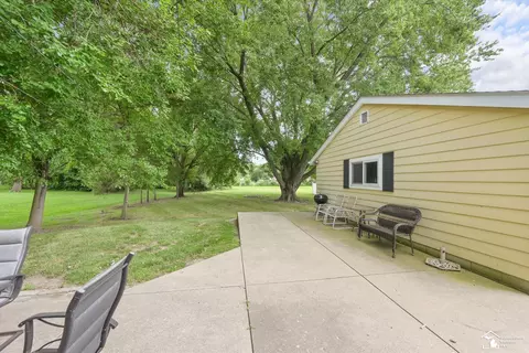 Exterior - 1960 Vivian, Monroe, MI 48162 photo 5 of 11