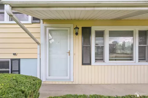 Exterior - 1960 Vivian, Monroe, MI 48162 photo 3 of 11