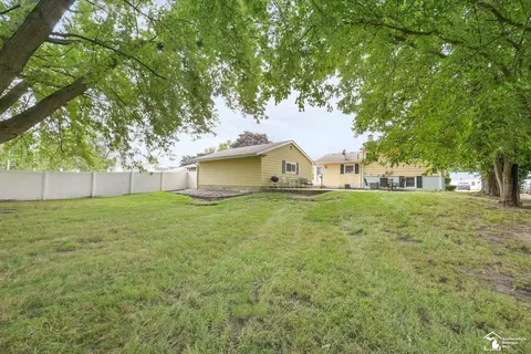 Exterior - 1960 Vivian, Monroe, MI 48162 photo 10 of 11