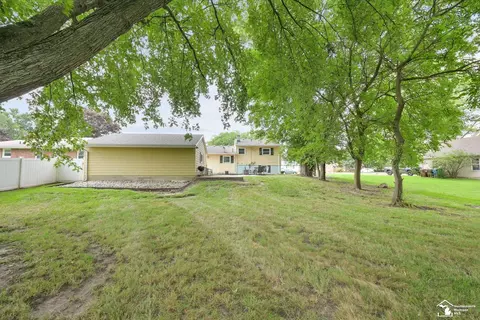 Exterior - 1960 Vivian, Monroe, MI 48162 photo 9 of 11