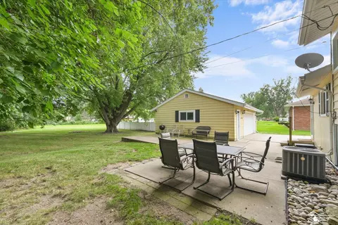 Exterior - 1960 Vivian, Monroe, MI 48162 photo 4 of 11