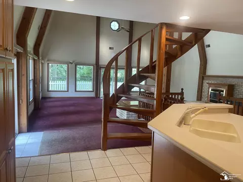 Living - 8335 Chamberlain, Lambertville, MI 48144 photo 10 of 13