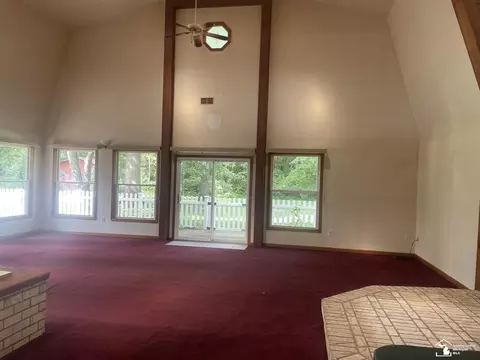 Living - 8335 Chamberlain, Lambertville, MI 48144 photo 3 of 13