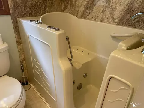Bath - 8335 Chamberlain, Lambertville, MI 48144 photo 6 of 6