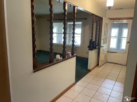 Entry Way - 8335 Chamberlain, Lambertville, MI 48144 photo 2 of 4