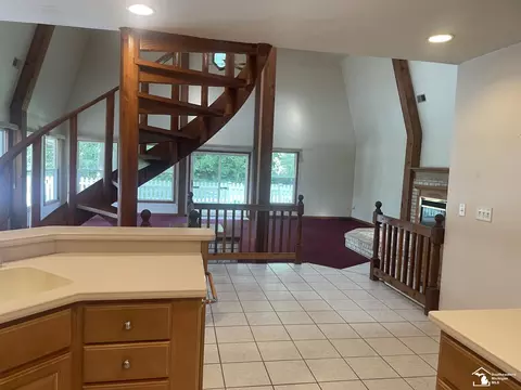 Living - 8335 Chamberlain, Lambertville, MI 48144 photo 2 of 13