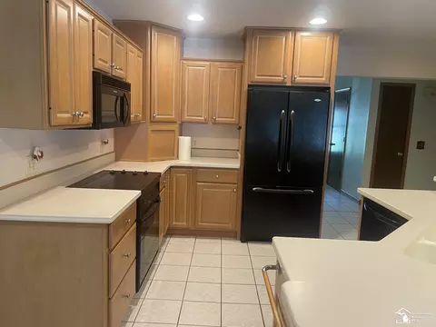 Kitchen - 8335 Chamberlain, Lambertville, MI 48144 photo 3 of 4