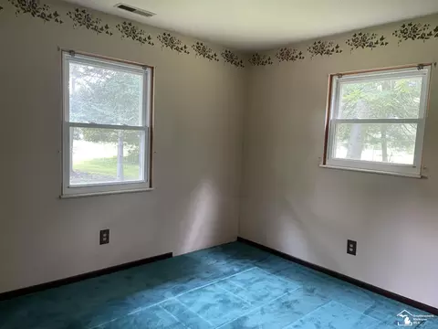 Bedroom - 8335 Chamberlain, Lambertville, MI 48144 photo 2 of 6