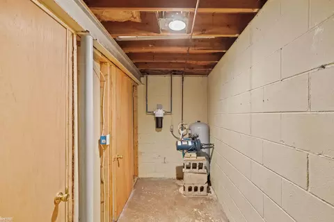 Entry Way - 5407 E Dodge, Mount Morris, MI 48458 photo 6 of 6