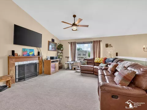 Living - 256 Dundee, Dundee, MI 48131 photo 7 of 8