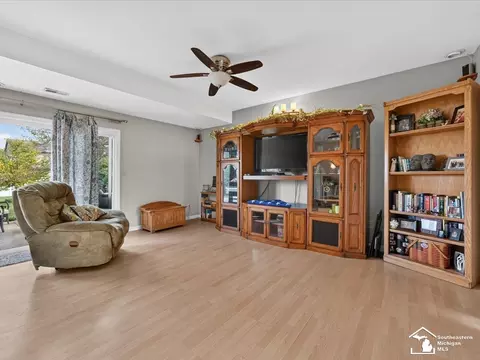 Living - 256 Dundee, Dundee, MI 48131 photo 3 of 8