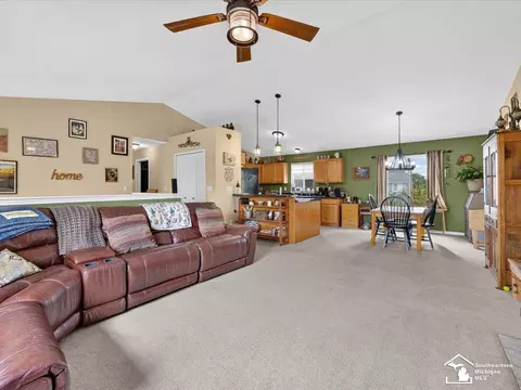 Living - 256 Dundee, Dundee, MI 48131 photo 6 of 8