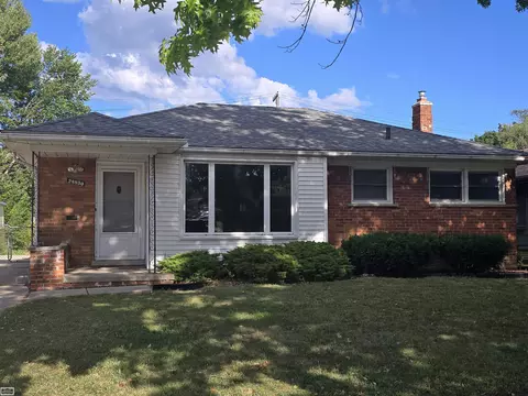 28830 Garfield, Roseville, MI 48066