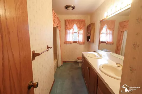 Bath - 211 Bates, Monroe, MI 48162 photo 1 of 2