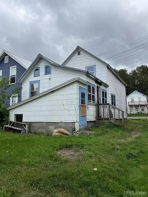 Exterior - 108 S 4th, L'anse, MI 49946 photo 2 of 2