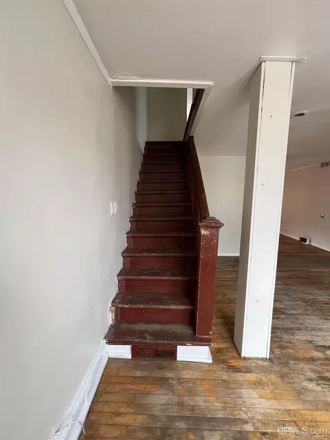 Entry Way - 108 S 4th, L'anse, MI 49946 photo 1 of 1