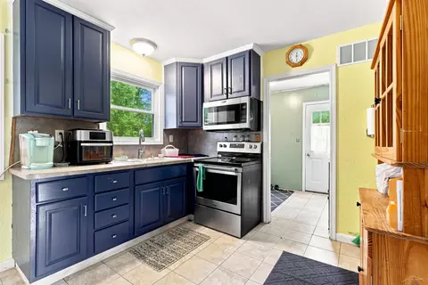 Kitchen - 3242 Senske, Standish, MI 48658 photo 2 of 3