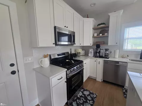 Kitchen - 615 Pineview, Belding, MI 48809 photo 5 of 5