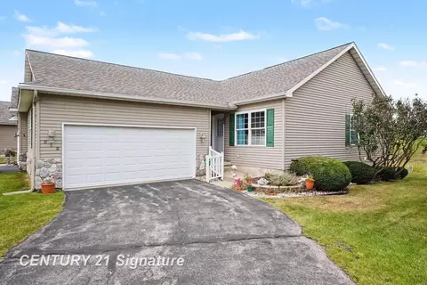 512 Hampton Lk, Essexville, MI 48732