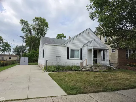 22804 Barton, Saint Clair Shores, MI 48081