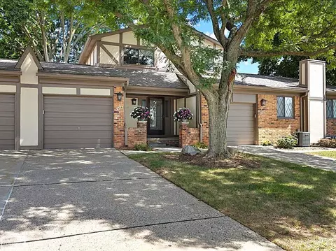1995 Streamwood, Rochester Hills, MI 48309