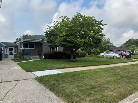 20124 Maxine, Saint Clair Shores, MI 48080