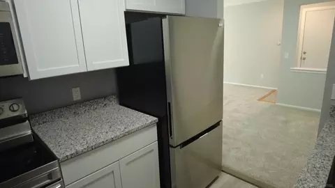 Kitchen - 5400 Maple Rdg #15, Haslett, MI 48840 photo 2 of 3