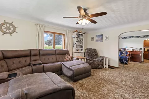 Living - 8720 Buckeye, Waldron, MI 49288 photo 3 of 4