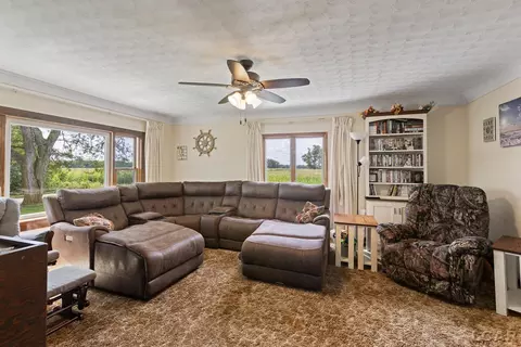 Living - 8720 Buckeye, Waldron, MI 49288 photo 2 of 4
