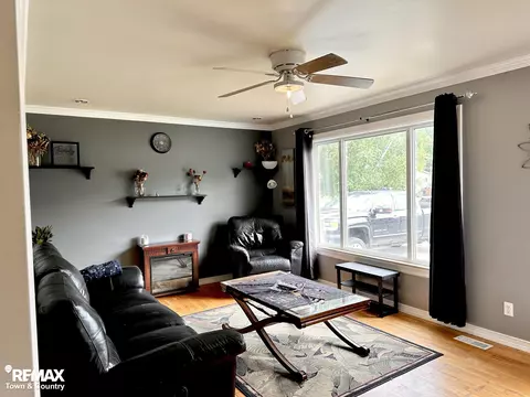 Living - 5133 Merit, Flint, MI 48506 photo 2 of 2