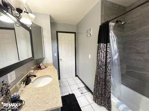 Bath - 5133 Merit, Flint, MI 48506 photo 2 of 4