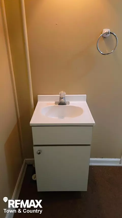 Bath - 5133 Merit, Flint, MI 48506 photo 3 of 4