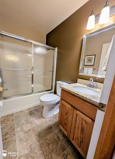 Bath - 9292 Monica, Davison, MI 48423 photo 2 of 4