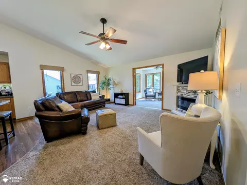 Living - 9292 Monica, Davison, MI 48423 photo 6 of 6