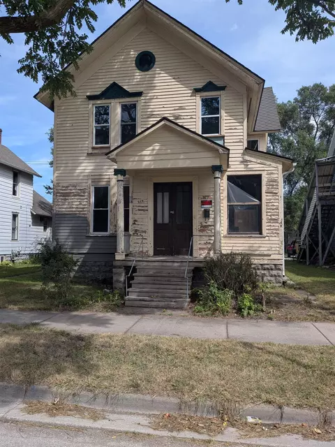 217 Fitzhugh, Bay City, MI 48708