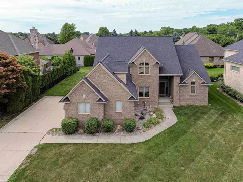 49571 Compass Pt, New Baltimore, MI 48047