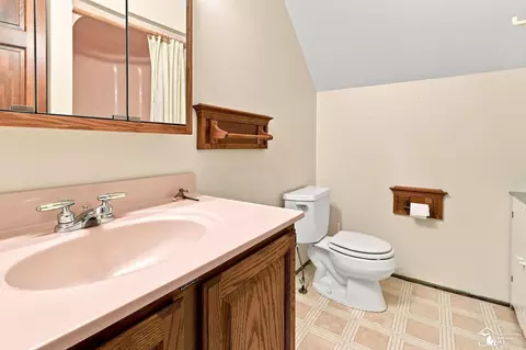 Bath - 2242 Carleton W, Carleton, MI 48117 photo 4 of 5