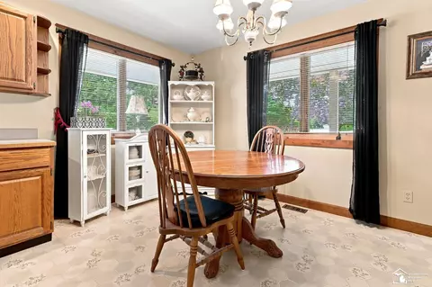 Dining - 2242 Carleton W, Carleton, MI 48117 photo 2 of 2