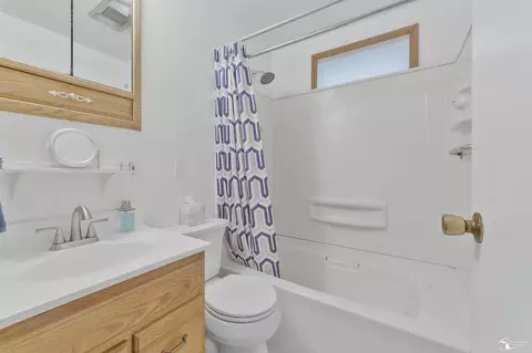 Bath - 431 Bentley, Monroe, MI 48162 photo 2 of 2