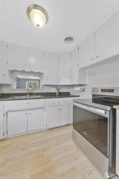 Kitchen - 431 Bentley, Monroe, MI 48162 photo 7 of 7