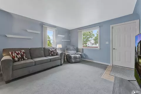 Living - 431 Bentley, Monroe, MI 48162 photo 2 of 2