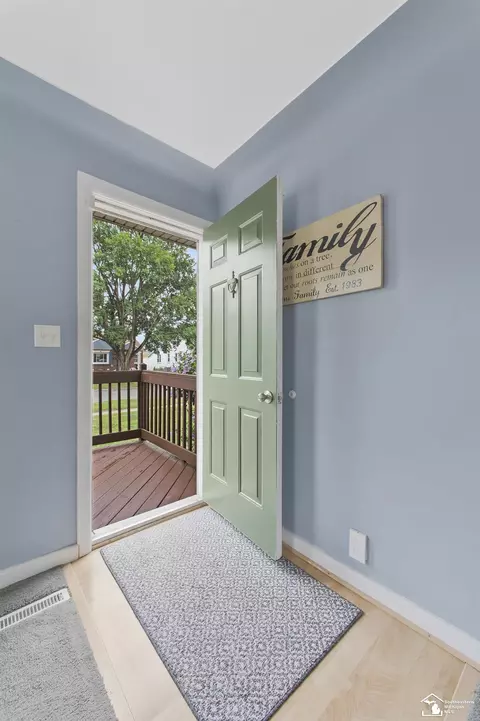 Entry Way - 431 Bentley, Monroe, MI 48162 photo 2 of 5