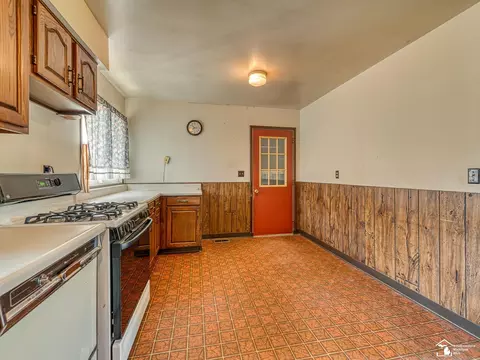 Kitchen - 12347 S Custer, Dundee, MI 48131 photo 2 of 3