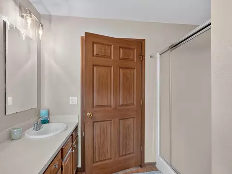 Bath - 533 White, Gladwin, MI 48624 photo 1 of 6