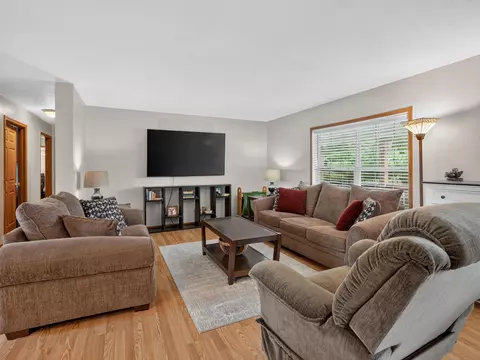 Living - 533 White, Gladwin, MI 48624 photo 2 of 3