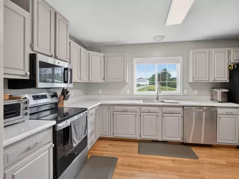 Kitchen - 533 White, Gladwin, MI 48624 photo 5 of 7