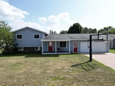 Exterior - 1735 Rosewood, Ishpeming, MI 49849 photo 3 of 11