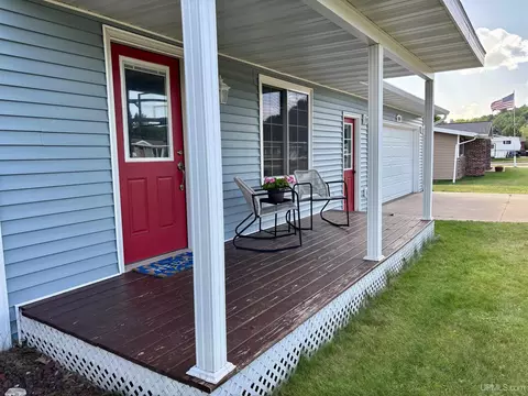 Exterior - 1735 Rosewood, Ishpeming, MI 49849 photo 5 of 11